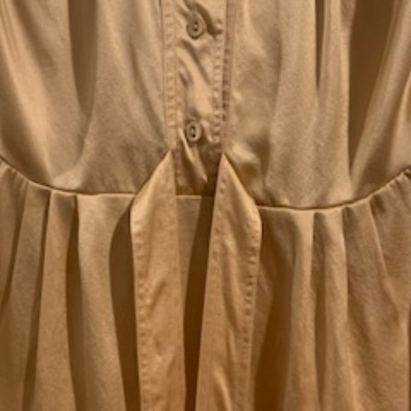 Ultra-Feminine Gold Silk Cap-Sleeve Blouse - Picture 5 of 9